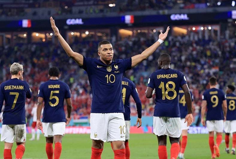 Francia es la primera Selección clasificada a octavos de final